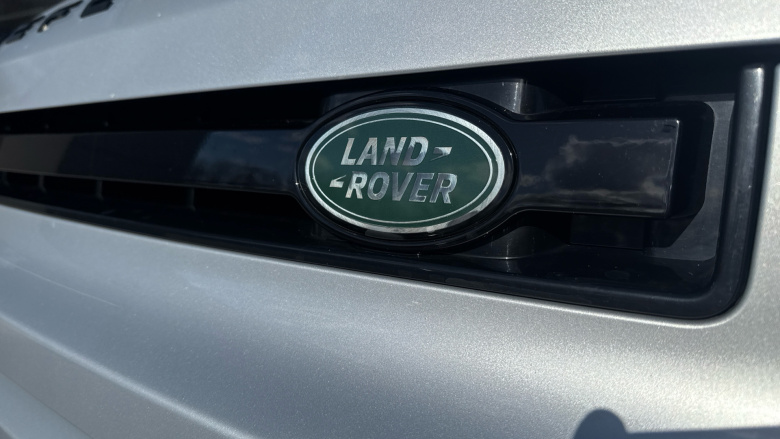 Land Rover Defender 3.0 D300 SE 110 5dr Auto Diesel Estate